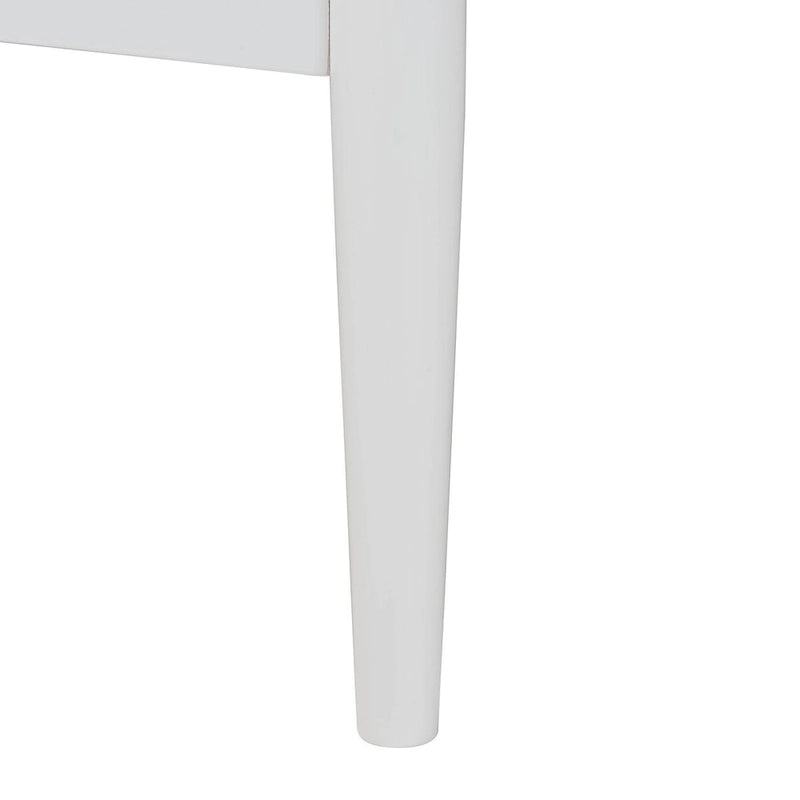 Lit plateforme Queen size blanc côtier avec tête de lit sculptée contrastante