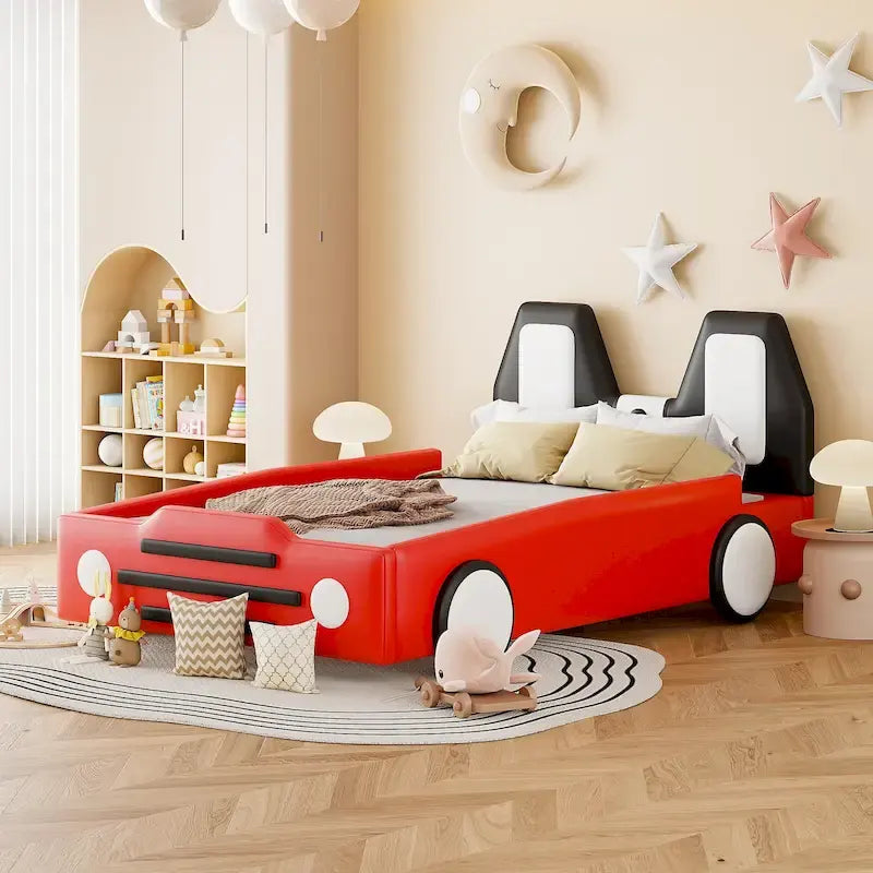 Lit plateforme en forme de voiture de course avec roues