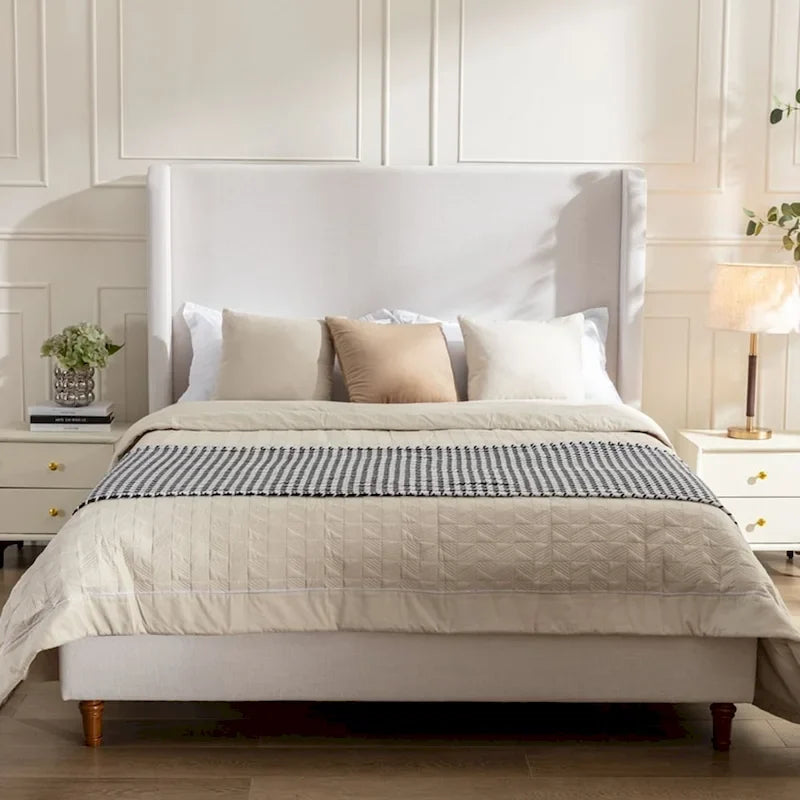 Lit capitonné à tête de lit haute, élégance et simplicité pour la chambre à coucher