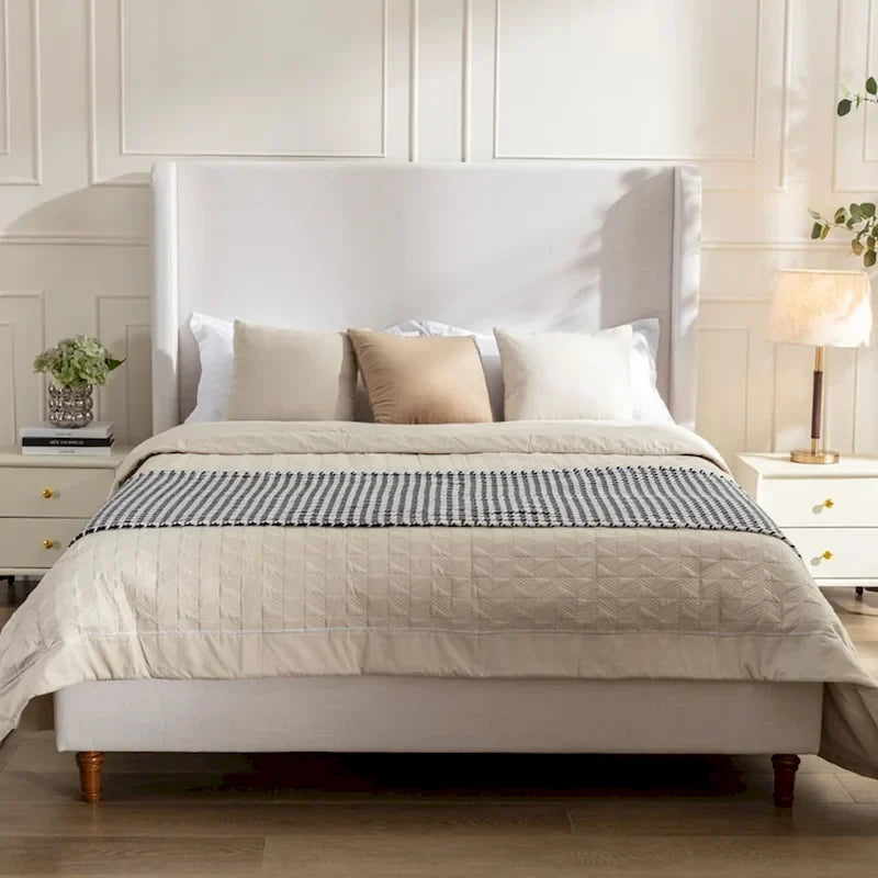 Lit capitonné à tête de lit haute, élégance et simplicité pour la chambre à coucher