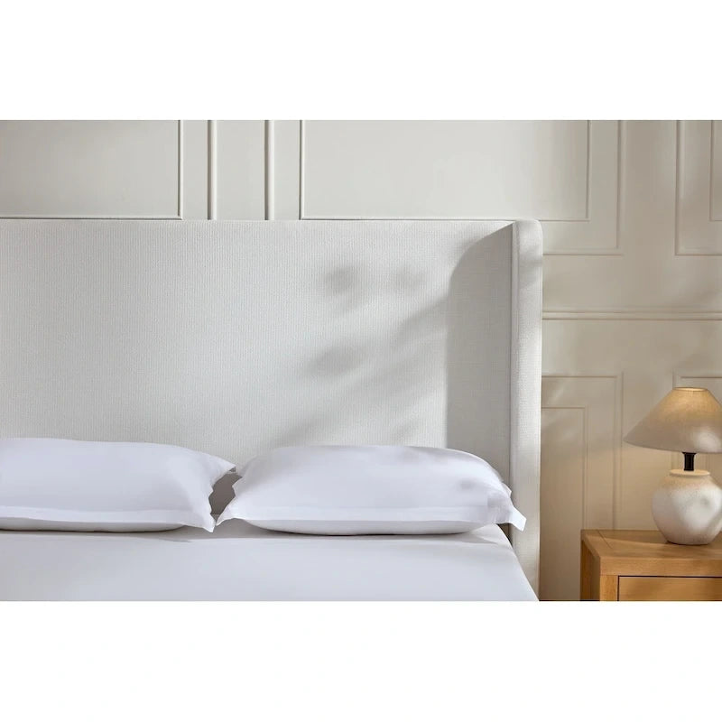 Lit capitonné à tête de lit haute, élégance et simplicité pour la chambre à coucher