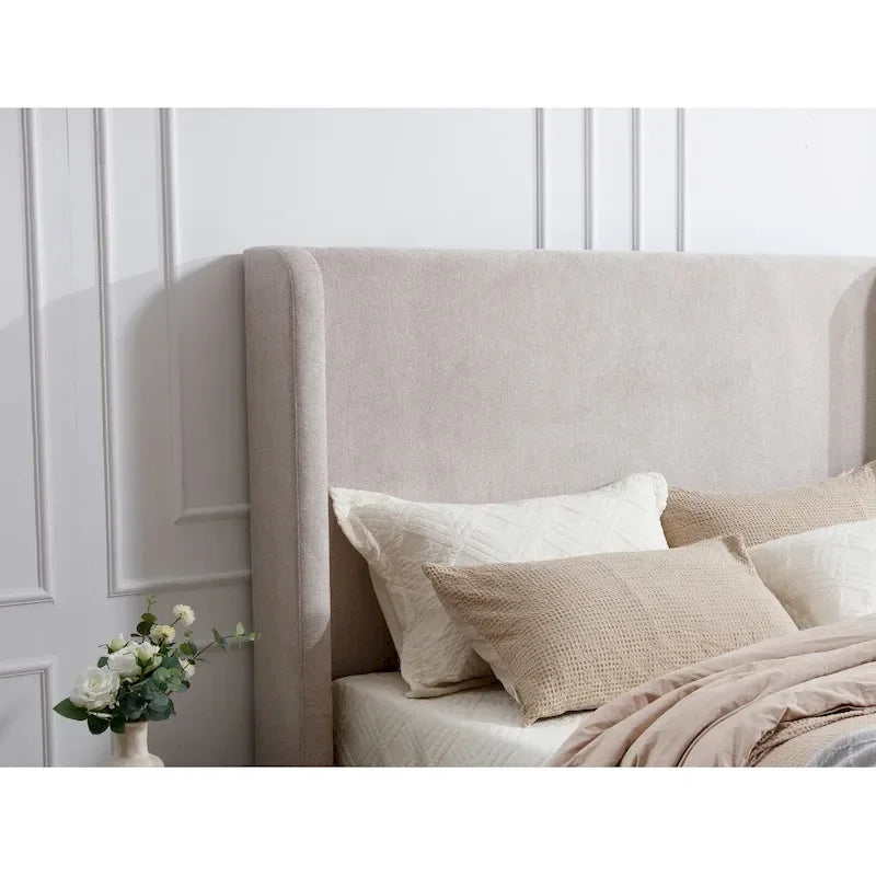Lit capitonné à tête de lit haute, élégance et simplicité pour la chambre à coucher