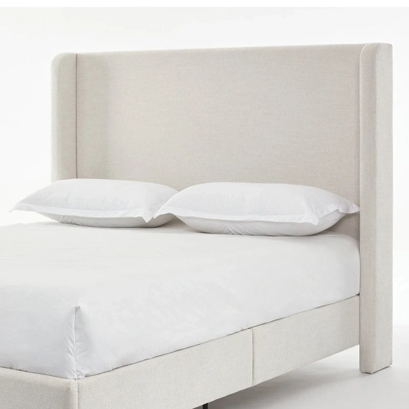 Lit capitonné à tête de lit haute, élégance et simplicité pour la chambre à coucher