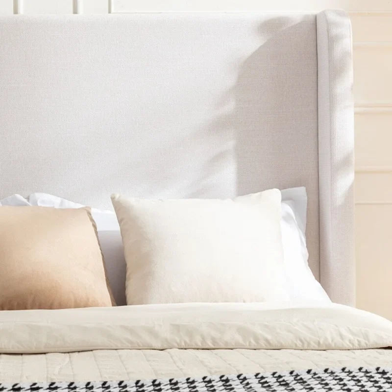 Lit capitonné à tête de lit haute, élégance et simplicité pour la chambre à coucher